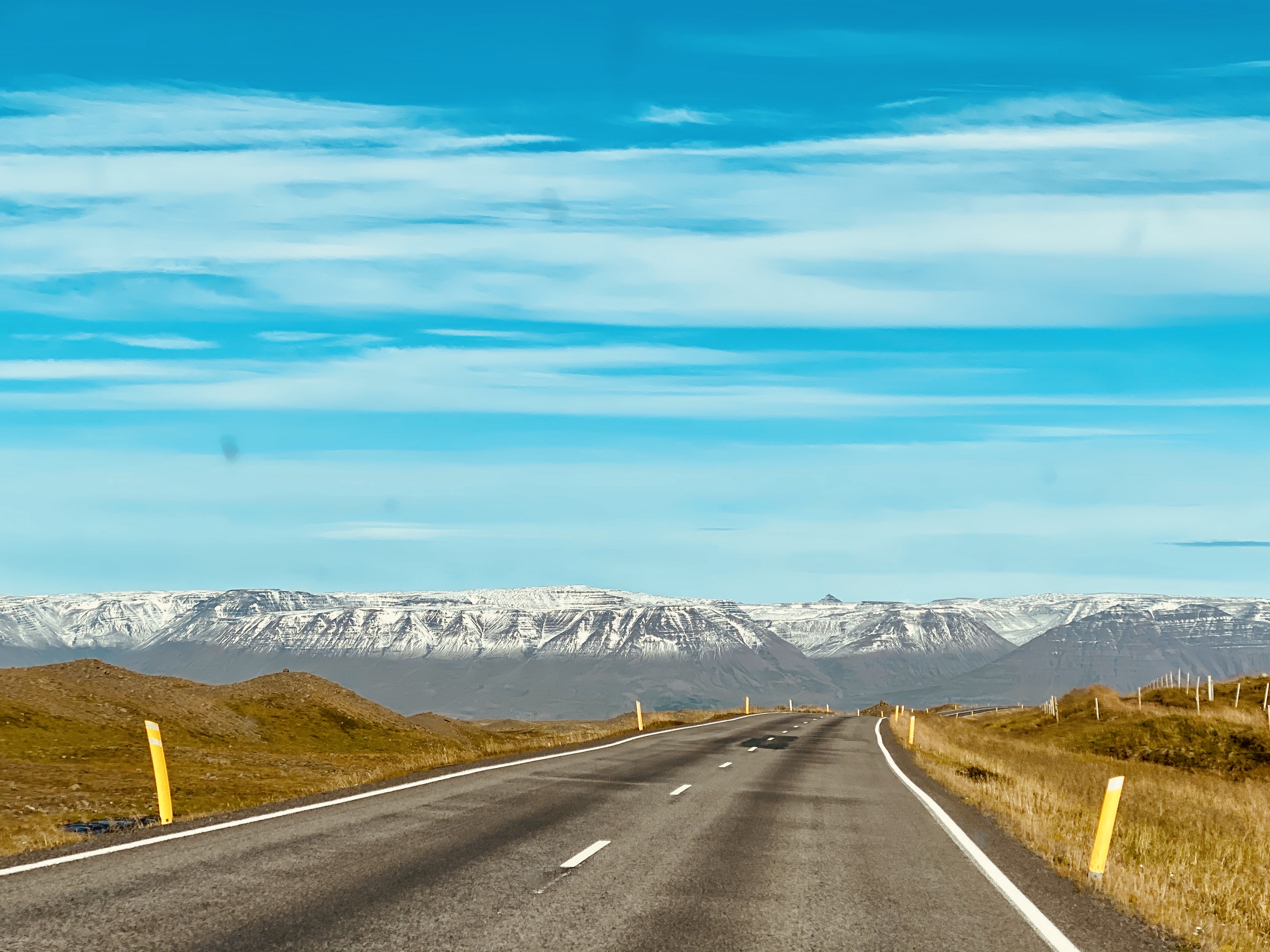 Carretera al norte de Islandia vacía: @azaharaenislandia